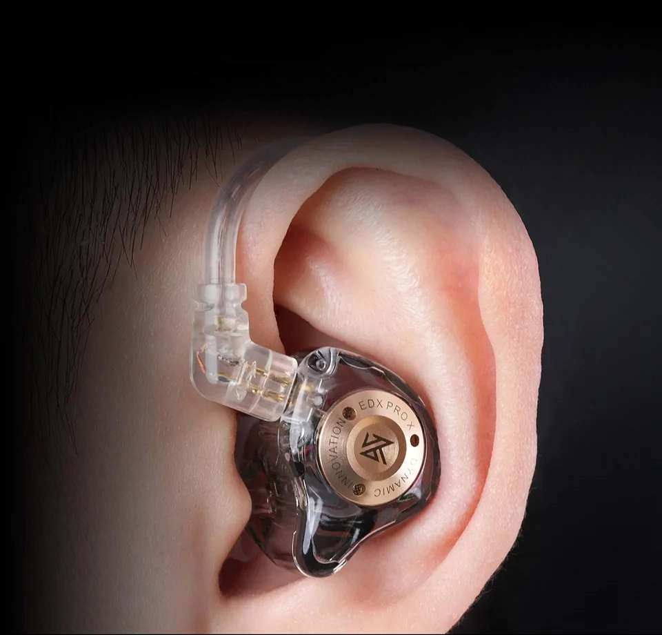 KZ EDX Pro X porté dans l'oreille